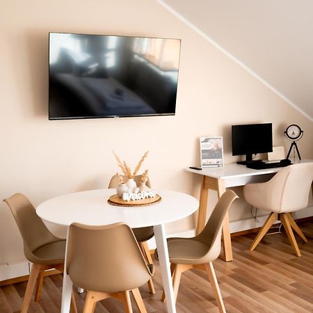 C4S Come4Stay Altoetting - 3-Zi Whg I Zentrale Lage I Parkplatz I Balkon I Wifi I Smarttv I 1 Kingsize, 1 Queensize Bett I Office Arbeitsplatz I Wohnbereich Mit Couch Und Essbereich I Voll Ausgestattete Kueche I Nespresso Ngoại thất bức ảnh