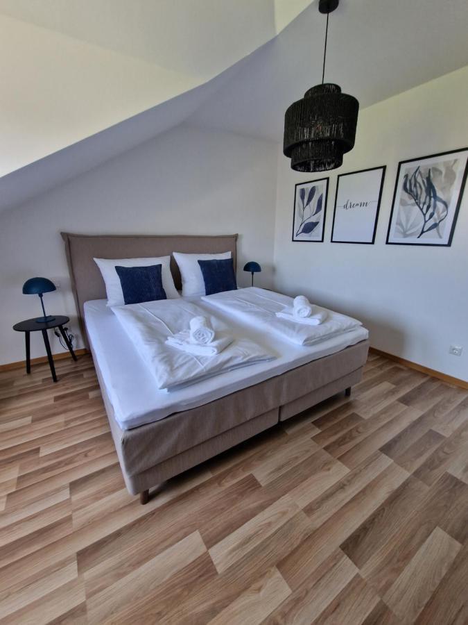 C4S Come4Stay Altoetting - 3-Zi Whg I Zentrale Lage I Parkplatz I Balkon I Wifi I Smarttv I 1 Kingsize, 1 Queensize Bett I Office Arbeitsplatz I Wohnbereich Mit Couch Und Essbereich I Voll Ausgestattete Kueche I Nespresso Ngoại thất bức ảnh