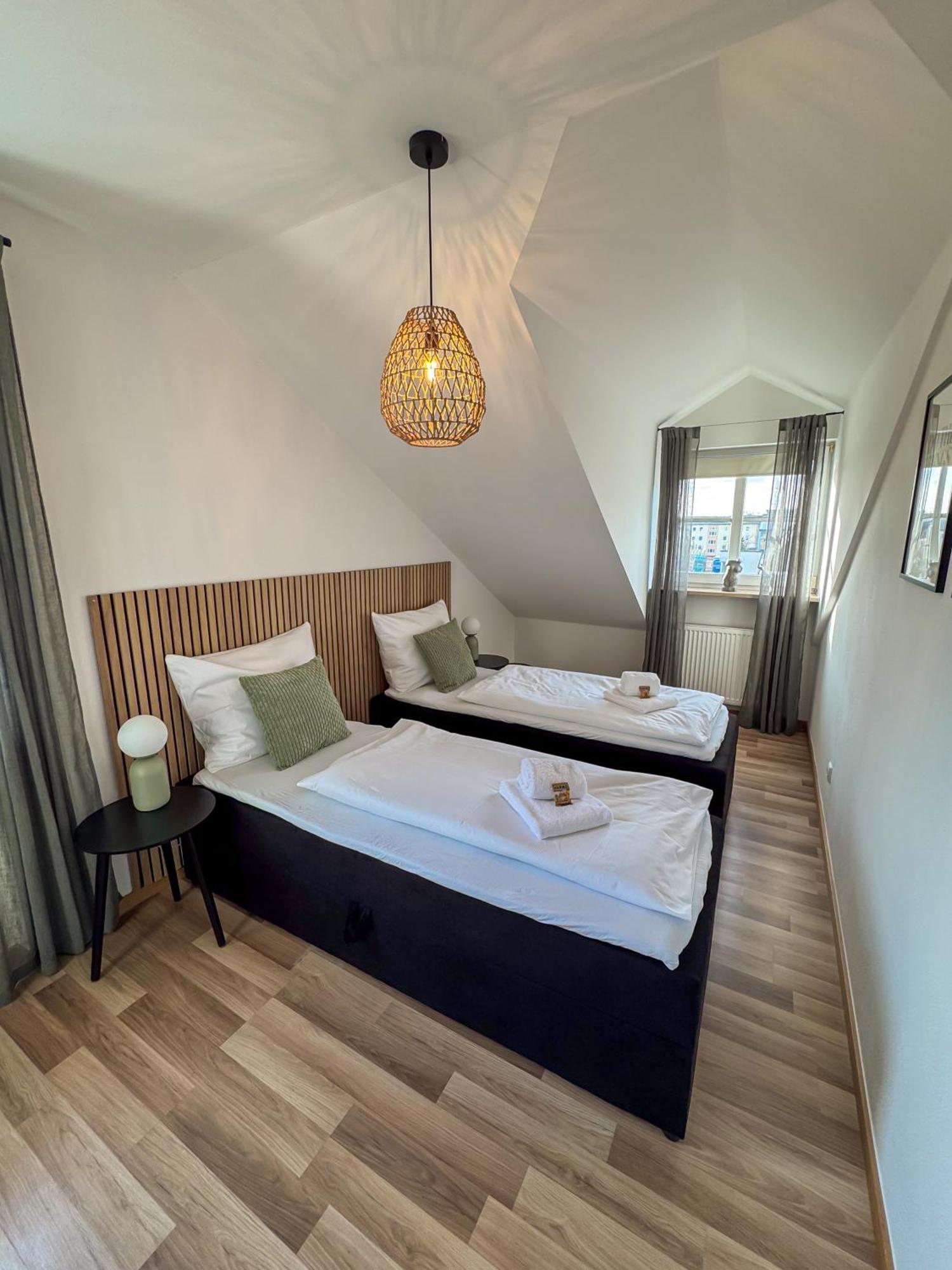 C4S Come4Stay Altoetting - 3-Zi Whg I Zentrale Lage I Parkplatz I Balkon I Wifi I Smarttv I 1 Kingsize, 1 Queensize Bett I Office Arbeitsplatz I Wohnbereich Mit Couch Und Essbereich I Voll Ausgestattete Kueche I Nespresso Ngoại thất bức ảnh