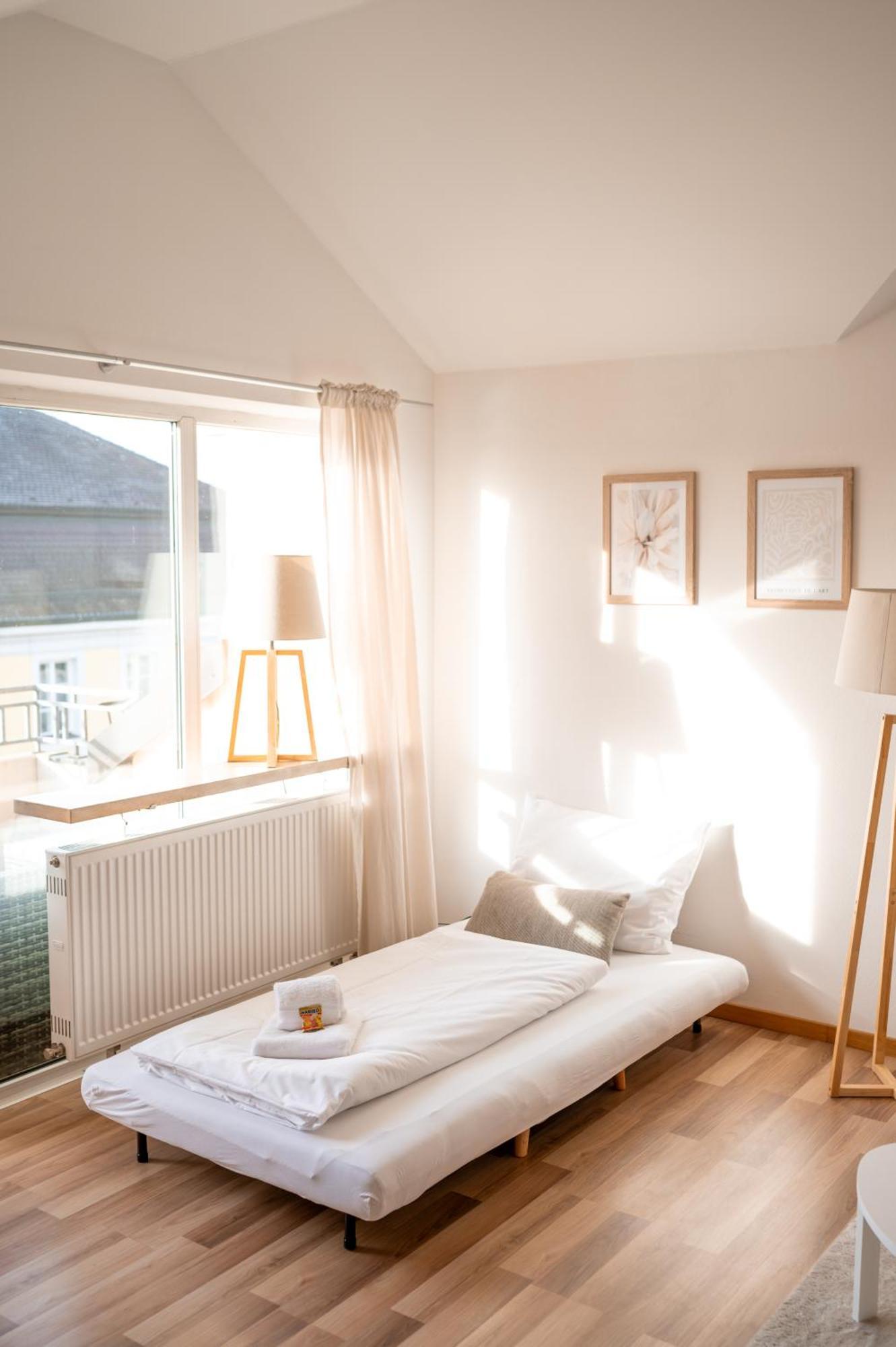 C4S Come4Stay Altoetting - 3-Zi Whg I Zentrale Lage I Parkplatz I Balkon I Wifi I Smarttv I 1 Kingsize, 1 Queensize Bett I Office Arbeitsplatz I Wohnbereich Mit Couch Und Essbereich I Voll Ausgestattete Kueche I Nespresso Ngoại thất bức ảnh